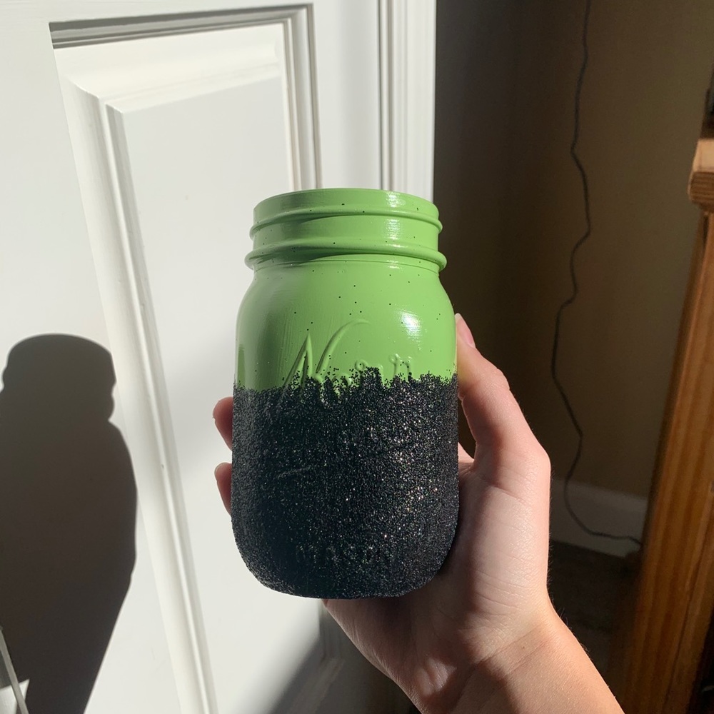 The basic Two Toned Mason Jar💚🖤